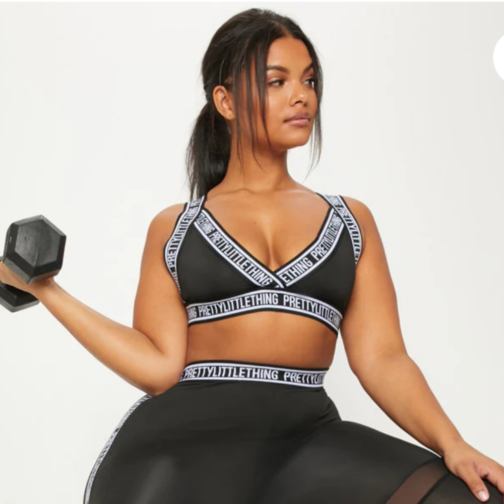 PrettyLittleThing Plus Black Logo Cropped Top 1X NWT 🩶